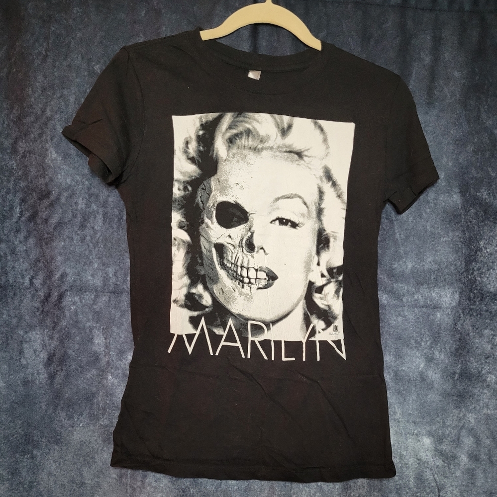 ✨️3/$25✨️ Next Level Apparel Black T-Shirt with Skull/Marilyn Monroe Print
